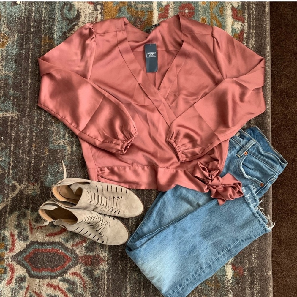 Abercrombie blouse In pink color